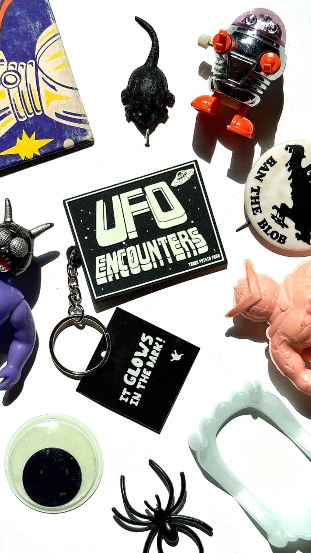 UFO Encounters Glow In The Dark Keychain